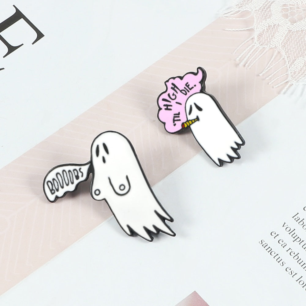 White Ghost Enamel Pin Cartoon Funny Ghost Brooches Denim Clothes Lapel Pins Badge Cute Halloween Party Jewelry Gifts For Friend