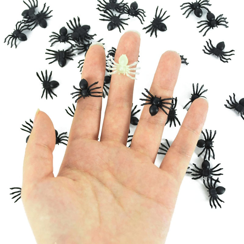 50pcs Mini Luminous Spiders Scary Props Halloween Decoration Glow In The Dark for Haunted House Bar Party Decor Simulation Toys